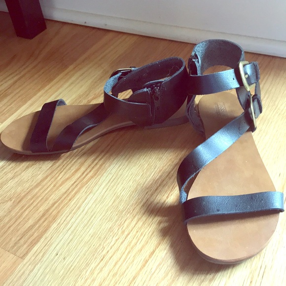 target black strap sandals